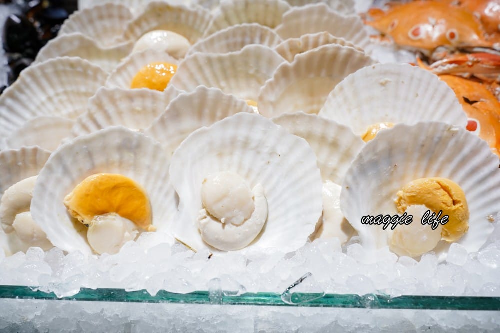 台北福華大飯店｜彩虹座自助餐吃到飽，生蠔鮑魚螃蟹現煎牛排，紅白酒啤酒香檳無限暢飲，價位菜色大公開！