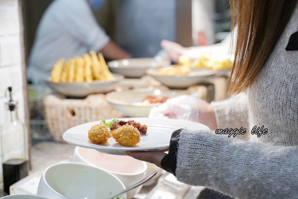 台北福華大飯店|彩虹座自助餐吃到飽,生蠔鮑魚螃蟹現煎牛排,紅白酒啤酒香檳無限暢飲,價位菜色大公開! - 第30張圖 台北福華大飯店|彩虹座自助餐吃到飽,生蠔鮑魚螃蟹現煎牛排,紅白酒啤酒香檳無限暢飲,價位菜色大公開!