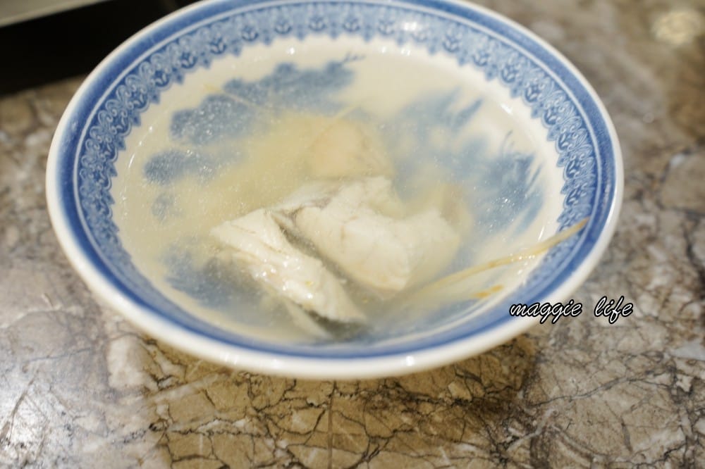 台北福華大飯店｜彩虹座自助餐吃到飽，生蠔鮑魚螃蟹現煎牛排，紅白酒啤酒香檳無限暢飲，價位菜色大公開！