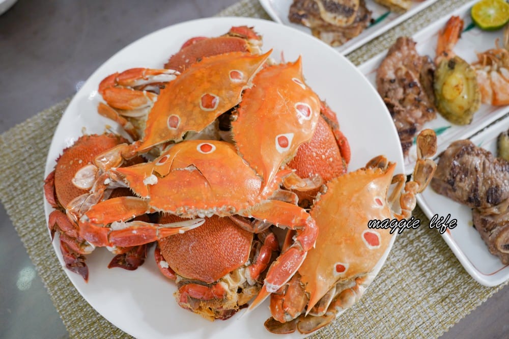 台北福華大飯店｜彩虹座自助餐吃到飽，生蠔鮑魚螃蟹現煎牛排，紅白酒啤酒香檳無限暢飲，價位菜色大公開！