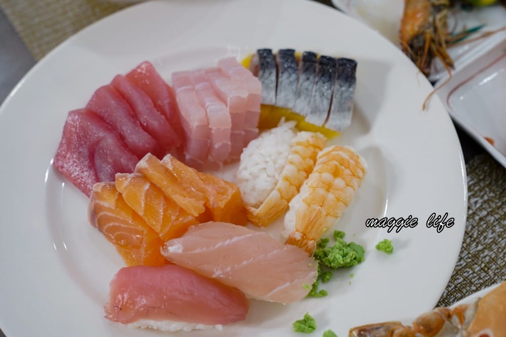 台北福華大飯店|彩虹座自助餐吃到飽,生蠔鮑魚螃蟹現煎牛排,紅白酒啤酒香檳無限暢飲,價位菜色大公開! - 第24張圖 台北福華大飯店|彩虹座自助餐吃到飽,生蠔鮑魚螃蟹現煎牛排,紅白酒啤酒香檳無限暢飲,價位菜色大公開!