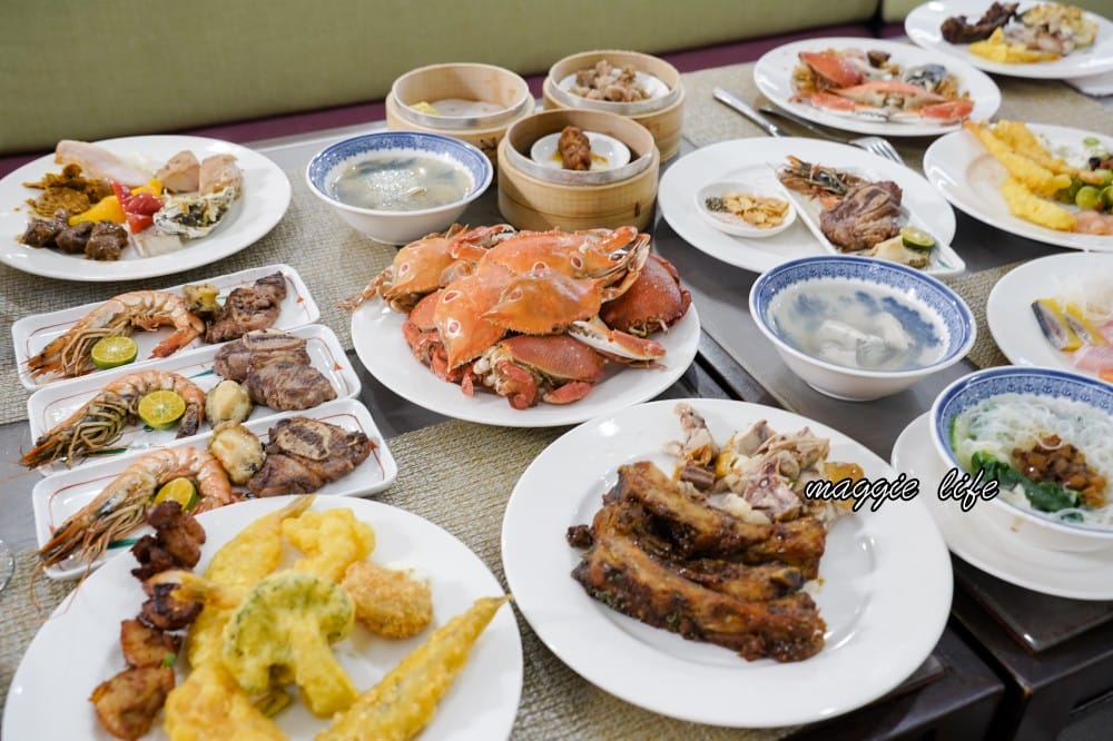 台北福華大飯店|彩虹座自助餐吃到飽,生蠔鮑魚螃蟹現煎牛排,紅白酒啤酒香檳無限暢飲,價位菜色大公開! - 第41張圖 台北福華大飯店|彩虹座自助餐吃到飽,生蠔鮑魚螃蟹現煎牛排,紅白酒啤酒香檳無限暢飲,價位菜色大公開!