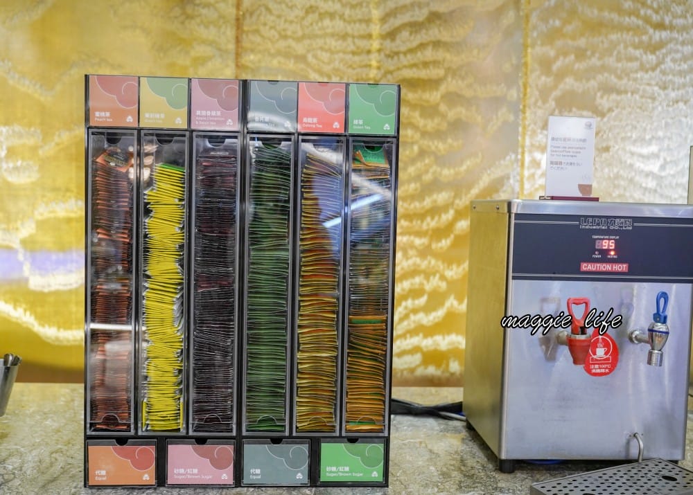 台北福華大飯店｜彩虹座自助餐吃到飽，生蠔鮑魚螃蟹現煎牛排，紅白酒啤酒香檳無限暢飲，價位菜色大公開！