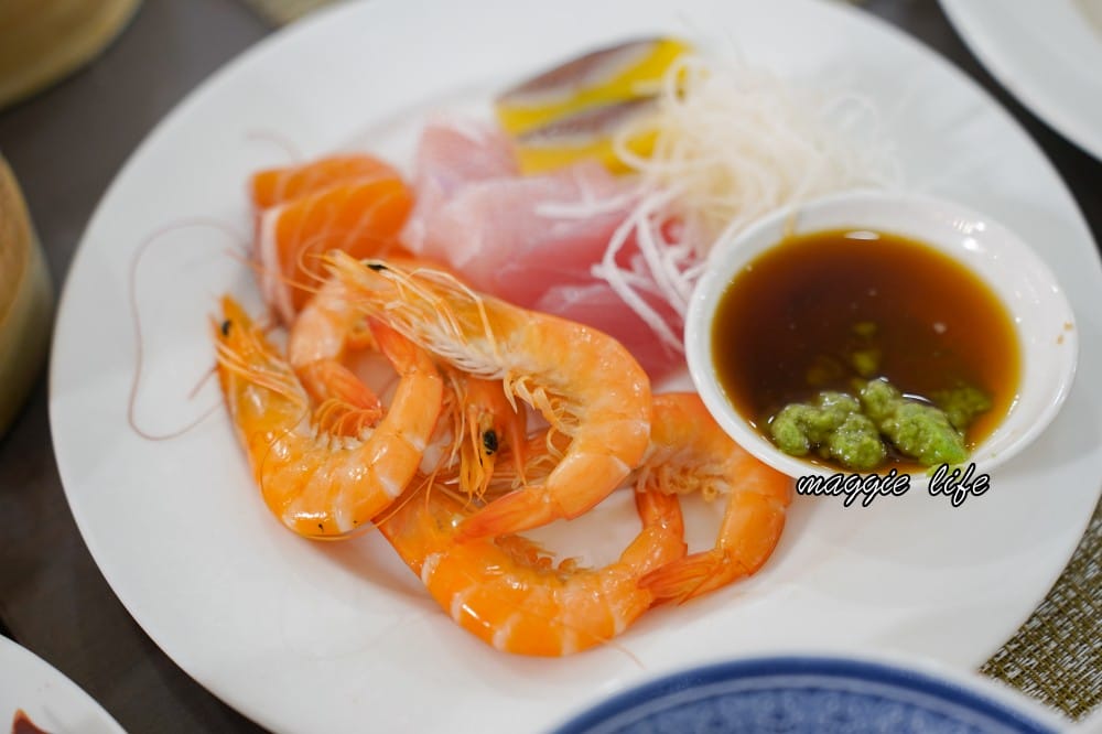 台北福華大飯店｜彩虹座自助餐吃到飽，生蠔鮑魚螃蟹現煎牛排，紅白酒啤酒香檳無限暢飲，價位菜色大公開！
