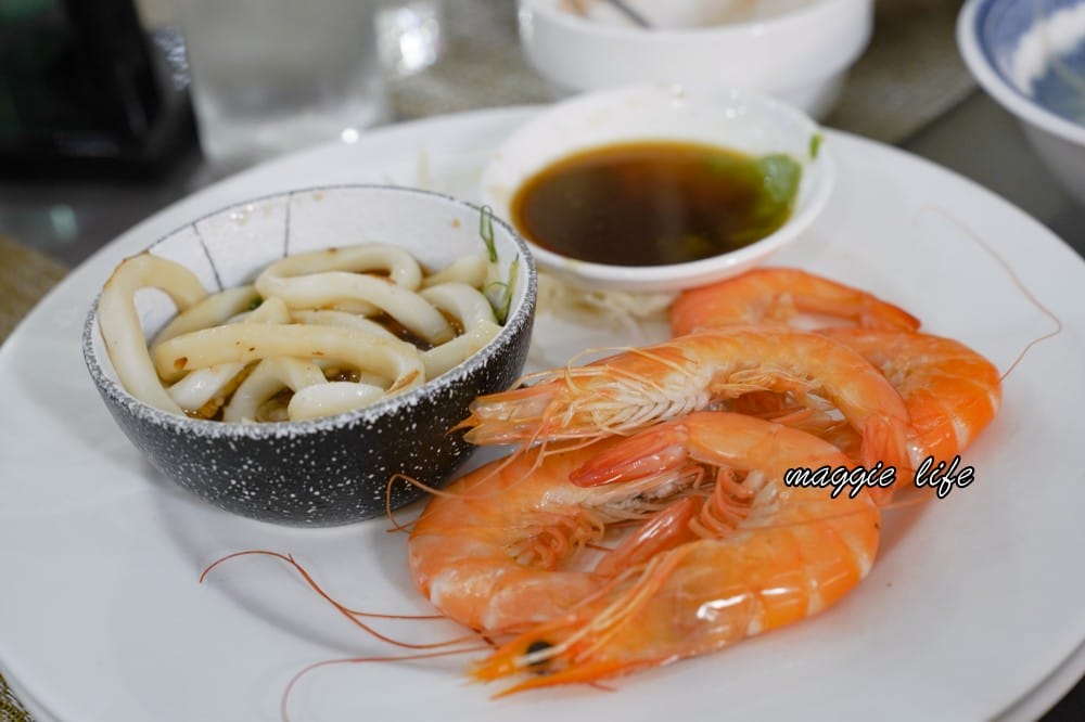 台北福華大飯店｜彩虹座自助餐吃到飽，生蠔鮑魚螃蟹現煎牛排，紅白酒啤酒香檳無限暢飲，價位菜色大公開！