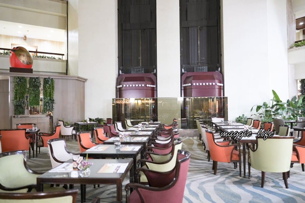 台北福華大飯店｜彩虹座自助餐吃到飽，義大利美食節17區新菜色，生蠔鮑魚螃蟹現煎牛排生牛肉，紅白酒啤酒香檳無限暢飲，價位菜色大公開！