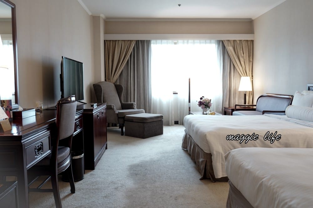 台北福華大飯店住宿推薦，一泊二食加行政酒廊尊榮享受還有Happy Hour，低調奢華五星飯店，自助早餐吃到飽CP值爆高！