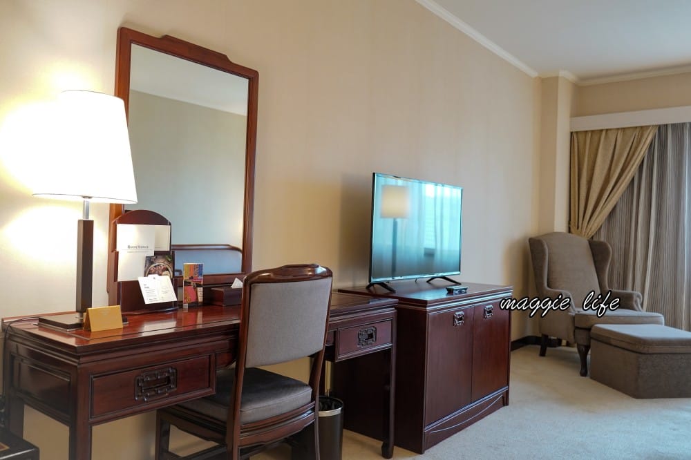 台北福華大飯店住宿推薦，一泊二食加行政酒廊尊榮享受還有Happy Hour，低調奢華五星飯店，自助早餐吃到飽CP值爆高！