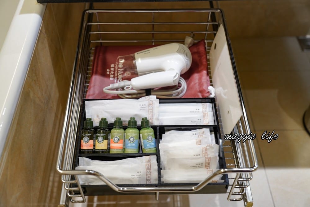 台北福華大飯店住宿推薦，一泊二食加行政酒廊尊榮享受還有Happy Hour，低調奢華五星飯店，自助早餐吃到飽CP值爆高！