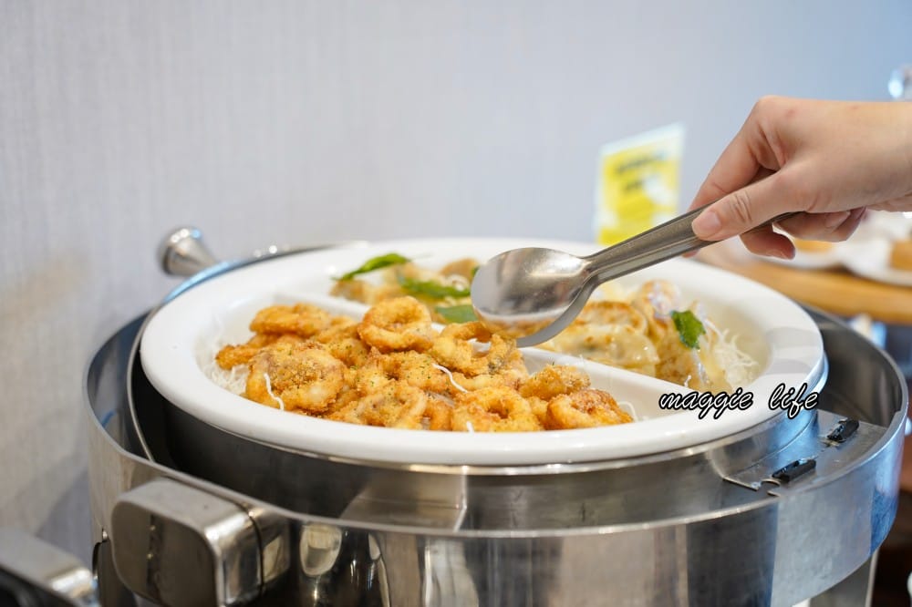 台北福華大飯店住宿推薦，一泊二食加行政酒廊尊榮享受還有Happy Hour，低調奢華五星飯店，自助早餐吃到飽CP值爆高！