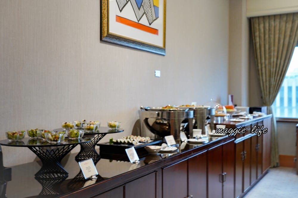 台北福華大飯店住宿推薦，一泊二食加行政酒廊尊榮享受還有Happy Hour，低調奢華五星飯店，自助早餐吃到飽CP值爆高！