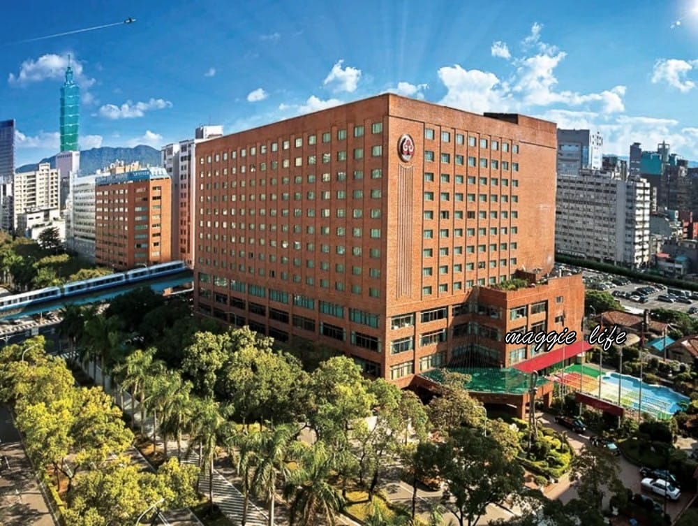 台北福華大飯店住宿推薦，一泊二食加行政酒廊尊榮享受還有Happy Hour，低調奢華五星飯店，自助早餐吃到飽CP值爆高！