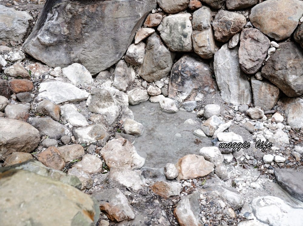 陽明山紫明溪步道｜陽明山最新秘境，免費泡野溪溫泉，還有超美櫻花，就在陽明書屋對面