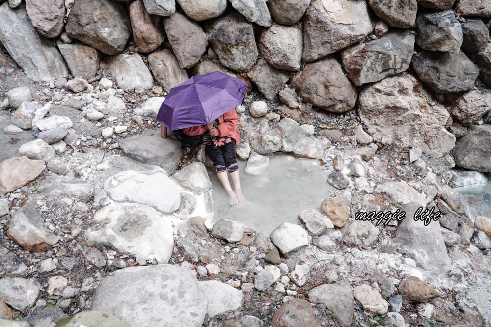 陽明山紫明溪步道｜陽明山最新秘境，免費泡野溪溫泉，還有超美櫻花，就在陽明書屋對面