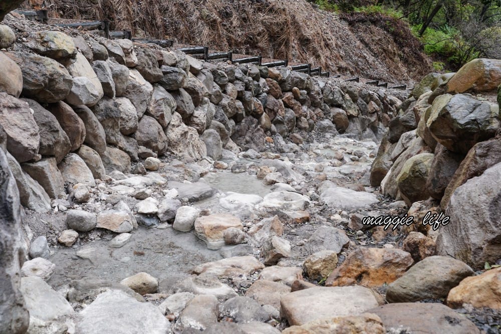 陽明山紫明溪步道｜陽明山最新秘境，免費泡野溪溫泉，還有超美櫻花，就在陽明書屋對面