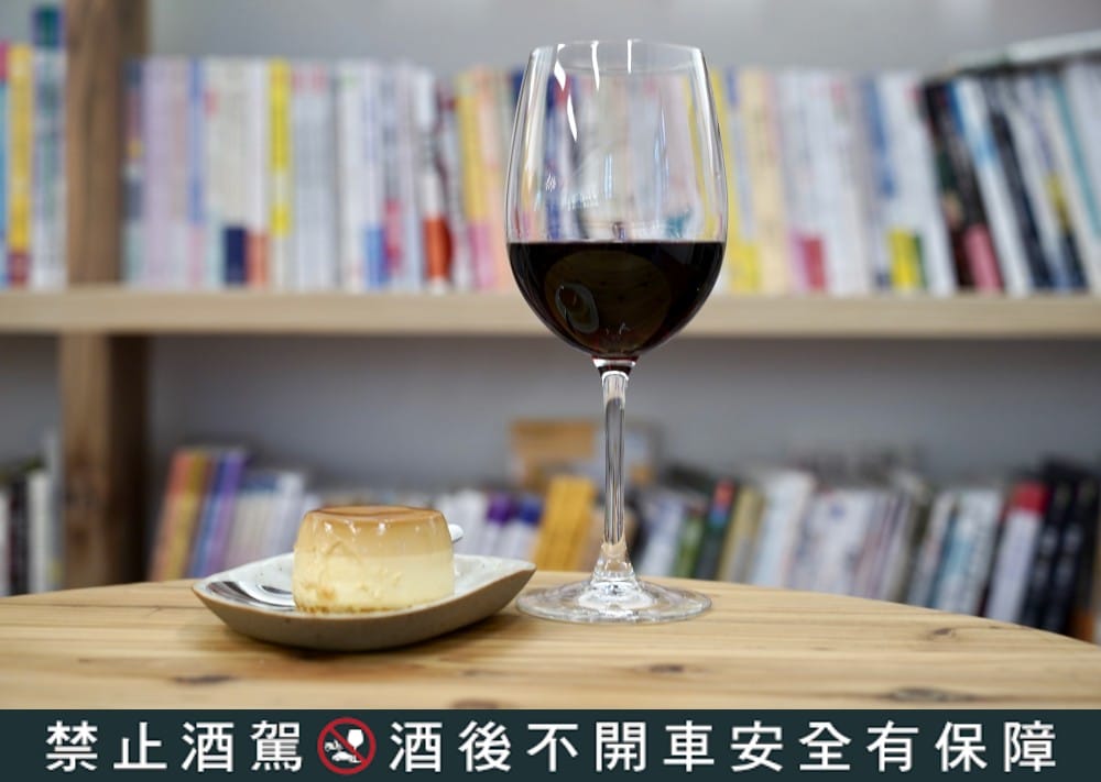 大稻埕郭怡美書店｜大稻埕老宅獨立書店家咖啡廳，在百年歷史老宅裡吃好吃的布丁喝咖啡看書