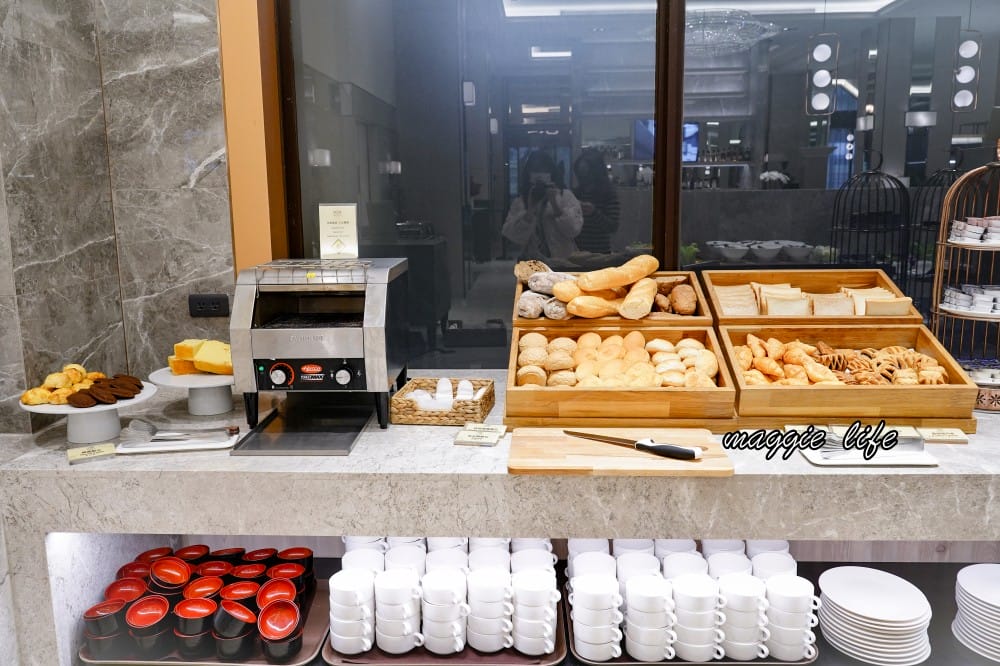 台北漢普敦酒店自助早餐吃到飽｜超狂，早餐就有龍蝦粥，肋眼牛排，煙燻鮭魚吃到飽，可以吃三個小時，奢華自助早餐吃到飽