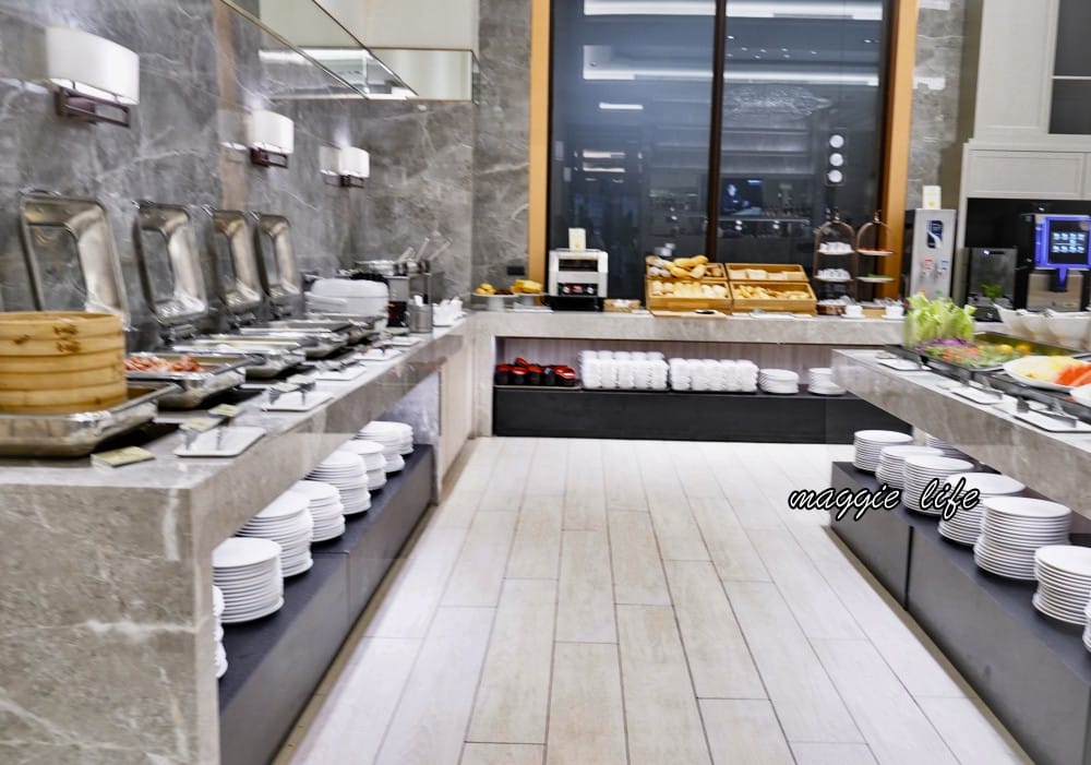 台北漢普敦酒店自助早餐吃到飽｜超狂，早餐就有龍蝦粥，肋眼牛排，煙燻鮭魚吃到飽，可以吃三個小時，奢華自助早餐吃到飽