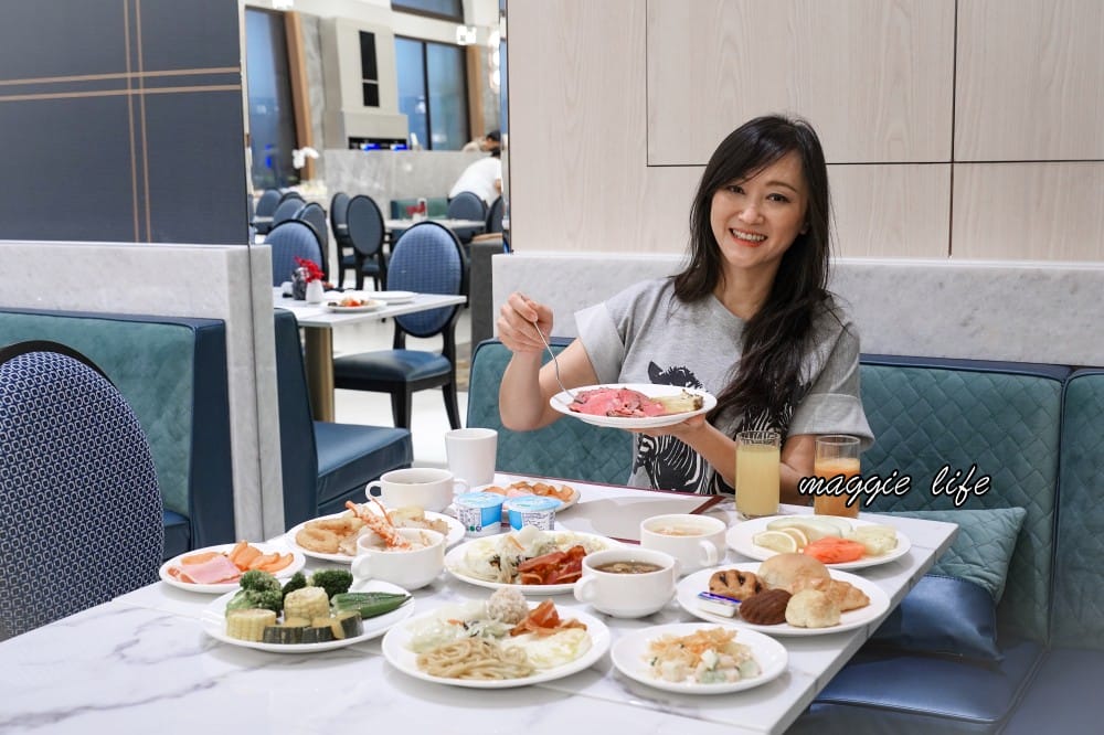 台北漢普敦酒店自助早餐吃到飽｜超狂，早餐就有龍蝦粥，肋眼牛排，煙燻鮭魚吃到飽，可以吃三個小時，奢華自助早餐吃到飽