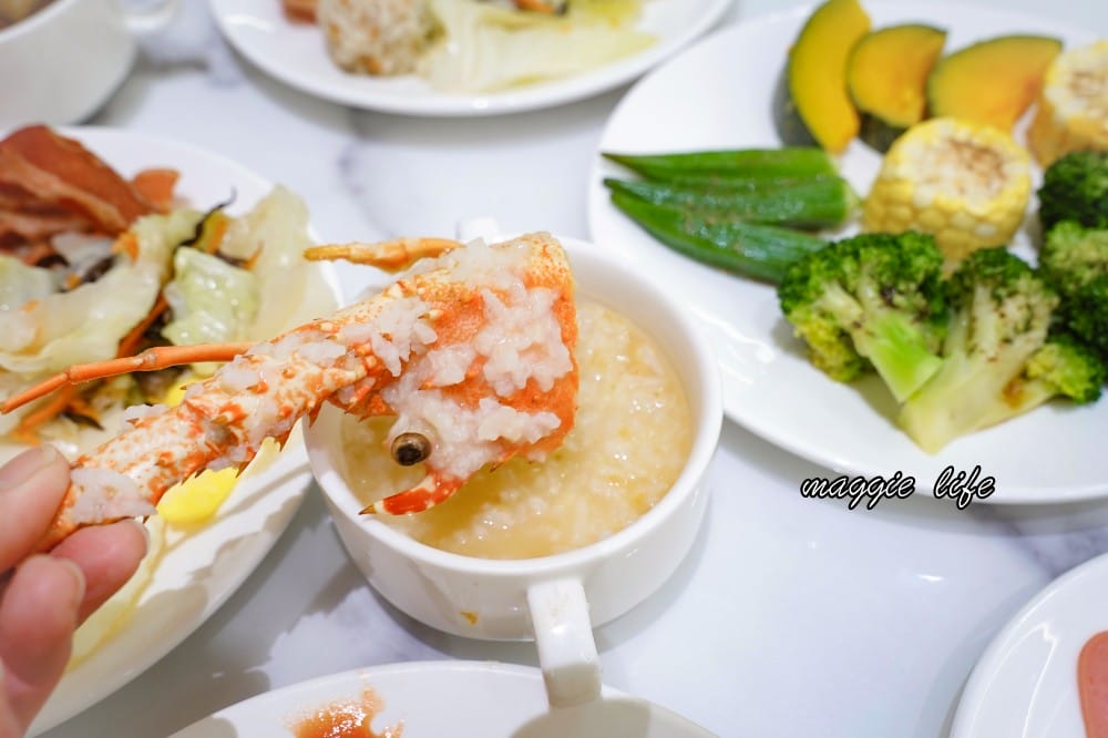 台北漢普敦酒店自助早餐吃到飽｜超狂，早餐就有龍蝦粥，肋眼牛排，煙燻鮭魚吃到飽，可以吃三個小時，奢華自助早餐吃到飽