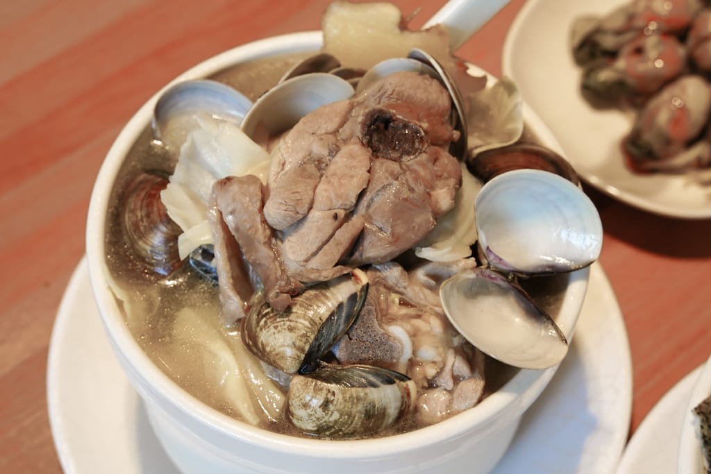 雙月食品社濟南店｜有爆多料的雞湯，魚湯，米其林必比登推薦熱門排隊美食，中正區善導寺台大醫院附近美食