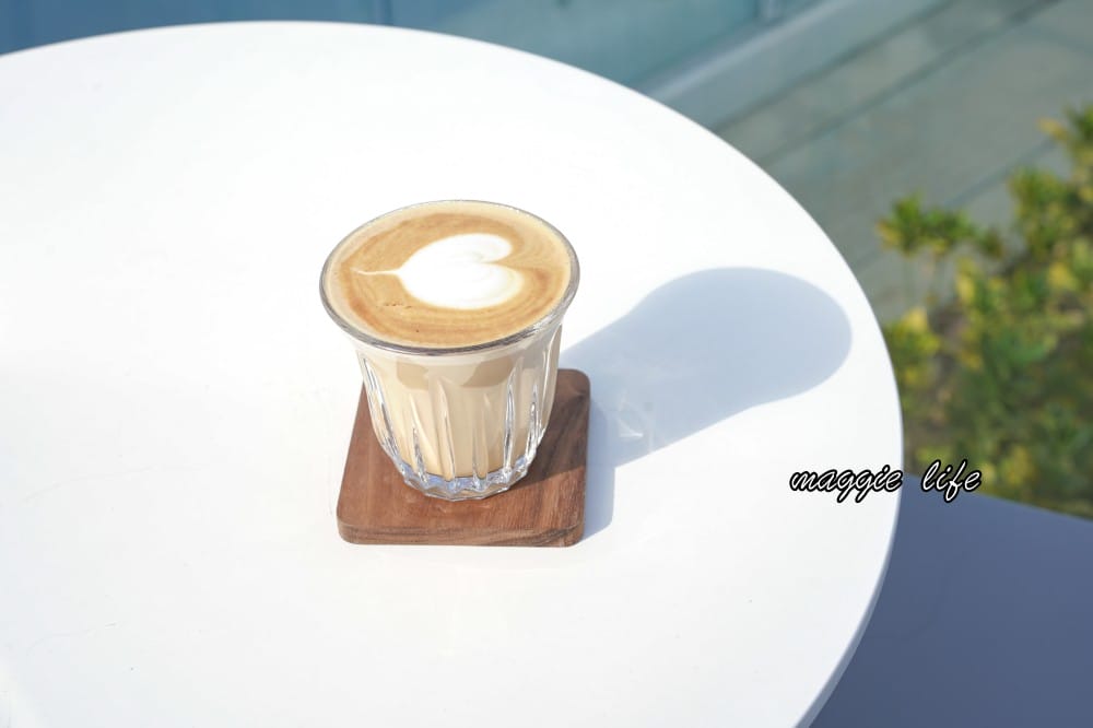 猻物咖啡Akau Coffee｜猻物咖啡進駐內惟藝術中心打造純白森林系療癒系職人咖啡