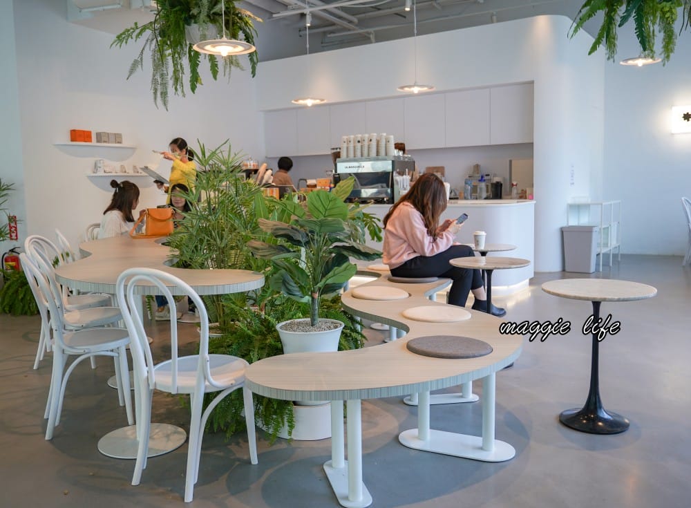 猻物咖啡Akau Coffee｜猻物咖啡進駐內惟藝術中心打造純白森林系療癒系職人咖啡