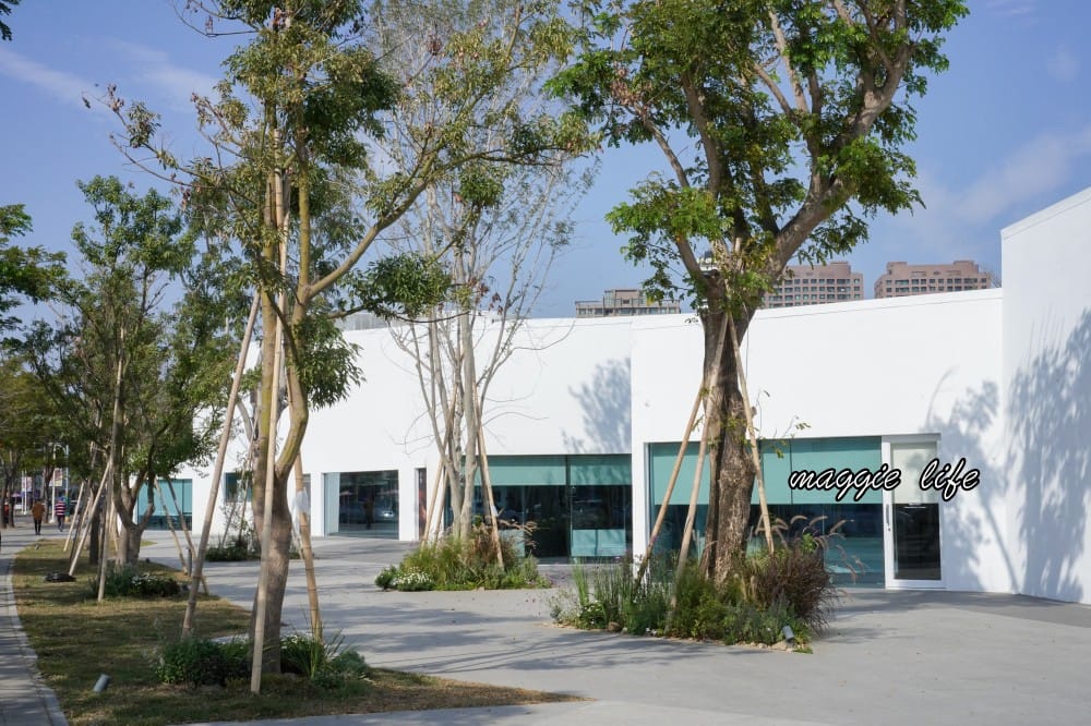 內惟藝術中心高雄景點，免門票免預約，還有超美咖啡廳電影院，一定要來朝聖