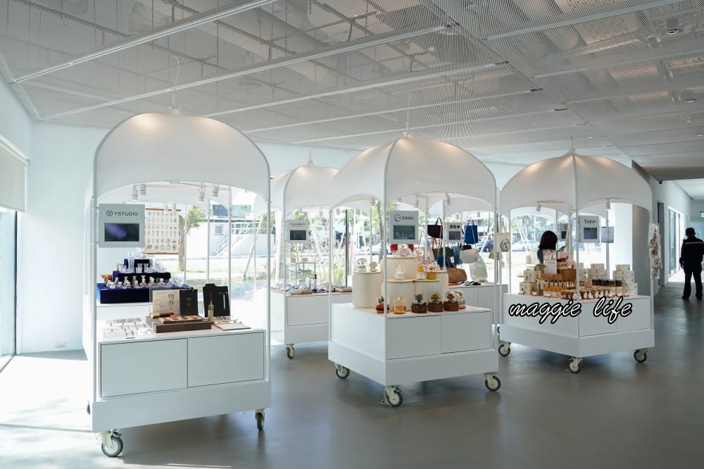 內惟藝術中心高雄景點，免門票免預約，還有超美咖啡廳電影院，一定要來朝聖