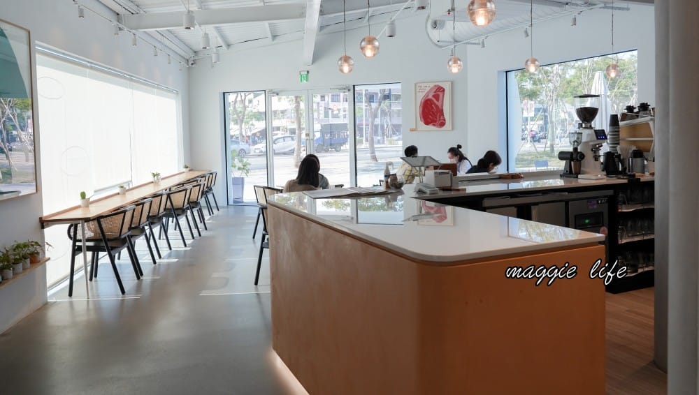 內惟藝術中心高雄景點，免門票免預約，還有超美咖啡廳電影院，一定要來朝聖