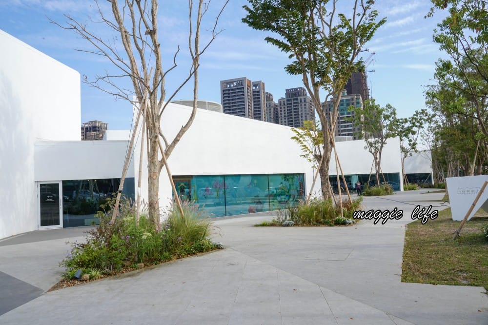 內惟藝術中心高雄景點，免門票免預約，還有超美咖啡廳電影院，一定要來朝聖