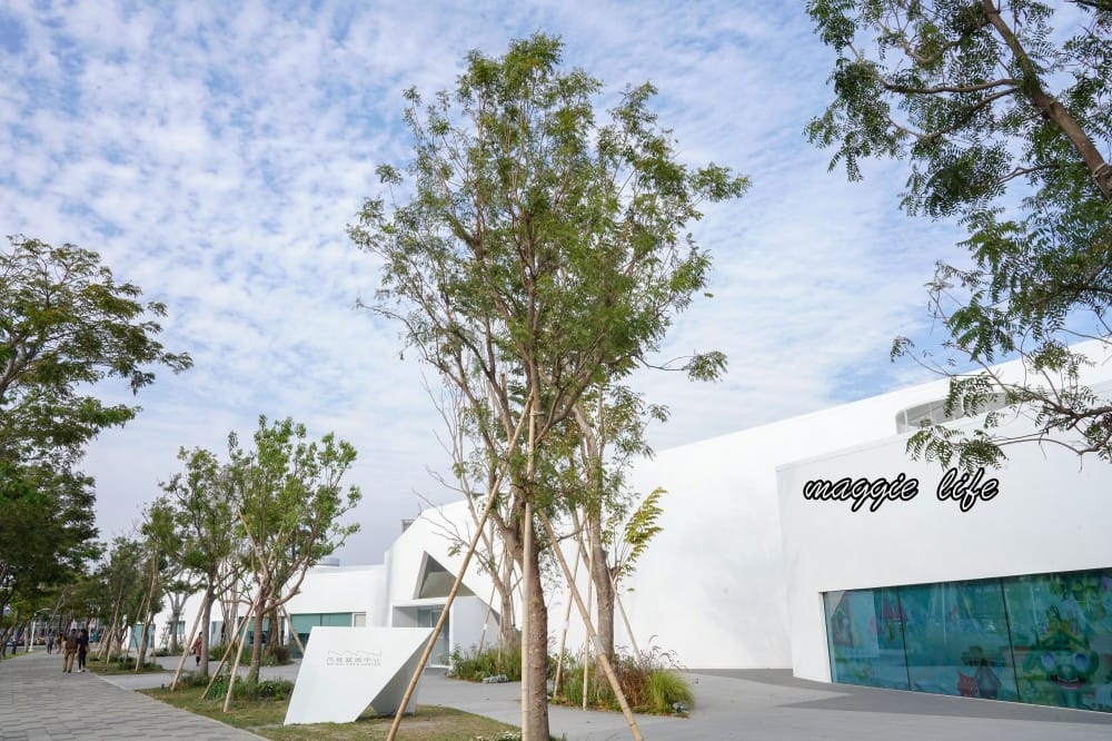 內惟藝術中心高雄景點，免門票免預約，還有超美咖啡廳電影院，一定要來朝聖