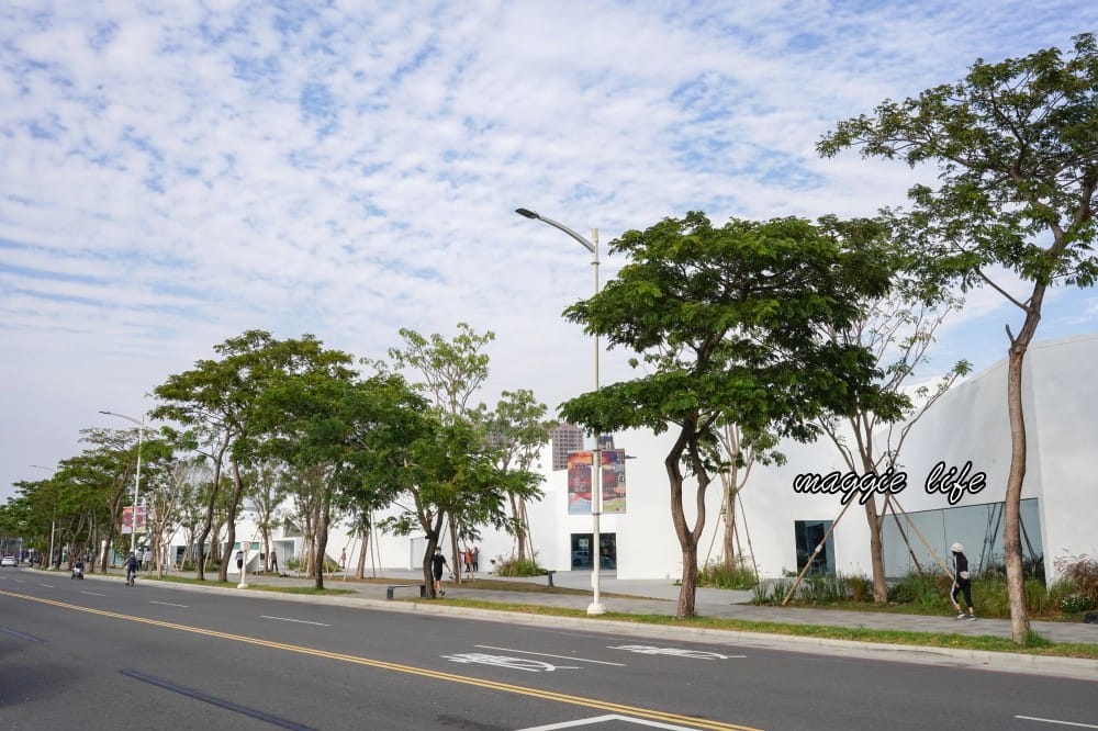 內惟藝術中心高雄景點，免門票免預約，還有超美咖啡廳電影院，一定要來朝聖