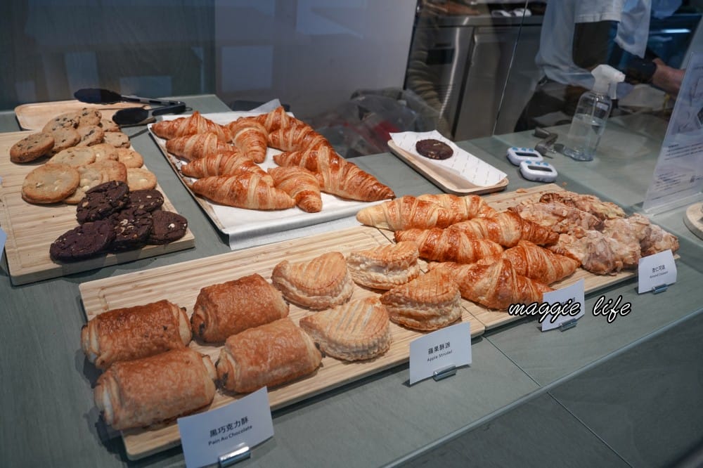CAFE ACME|北美館旁白色玻璃屋咖啡廳,台北中山區IG打卡熱門韓風咖啡廳,喝咖啡看夕陽超浪漫 - 第26張圖 CAFE ACME|北美館旁白色玻璃屋咖啡廳,台北中山區IG打卡熱門韓風咖啡廳,喝咖啡看夕陽超浪漫