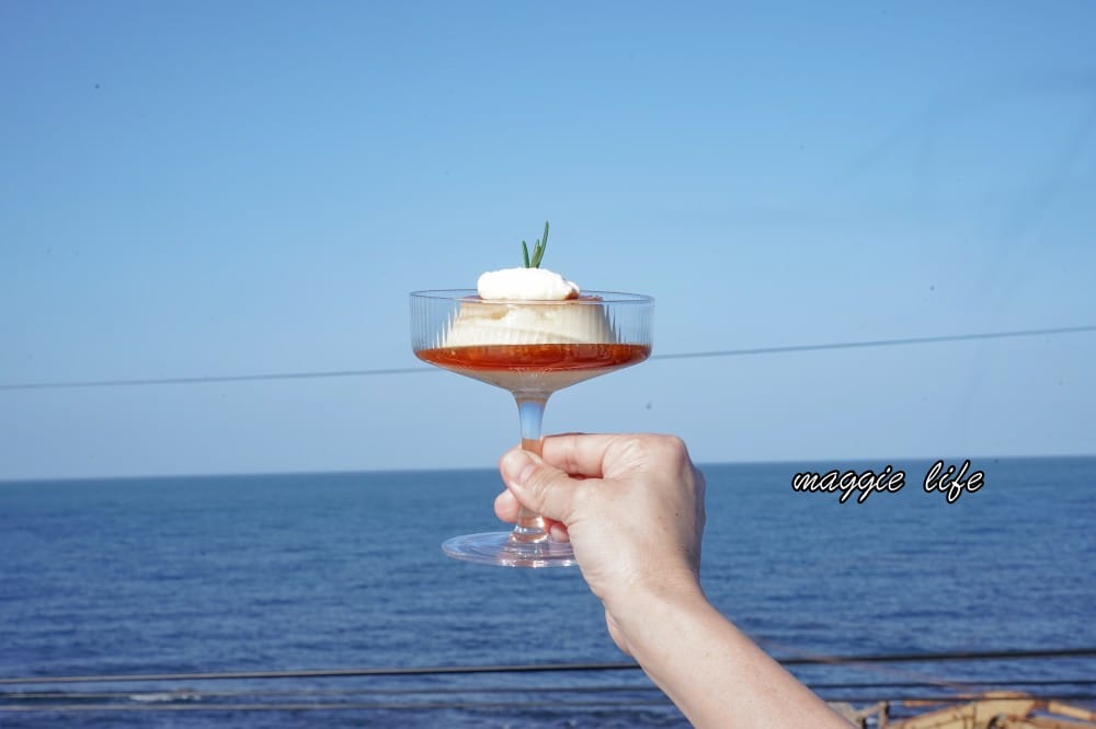 草里一號店|北海岸最美海景景觀咖啡廳，純白韓系海岸線面海第一排，新北石門療癒系咖啡廳