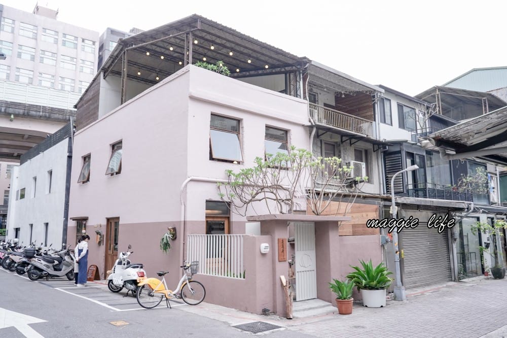 莉莉安烘焙專門店，台北老宅獨棟粉嫩色系甜點店，可頌超好吃，不限時隱藏在台北東區巷弄之中