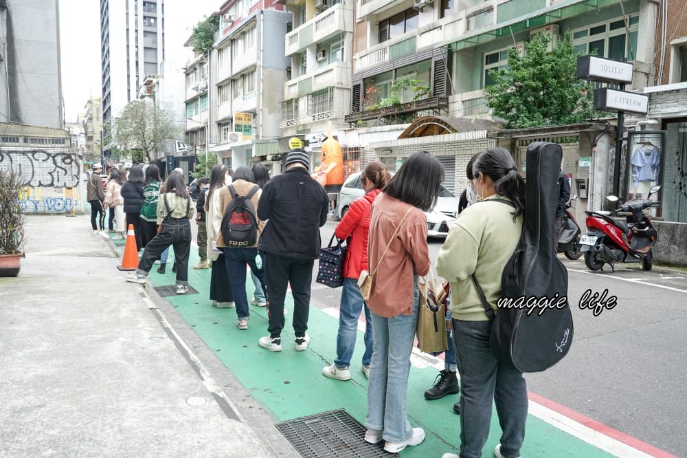 韓國明朗熱狗｜明朗時代米熱狗是韓國第一的街頭小吃，菜單，現點現做馬鈴薯起司超級簽絲好吃，台灣第一家開幕拉