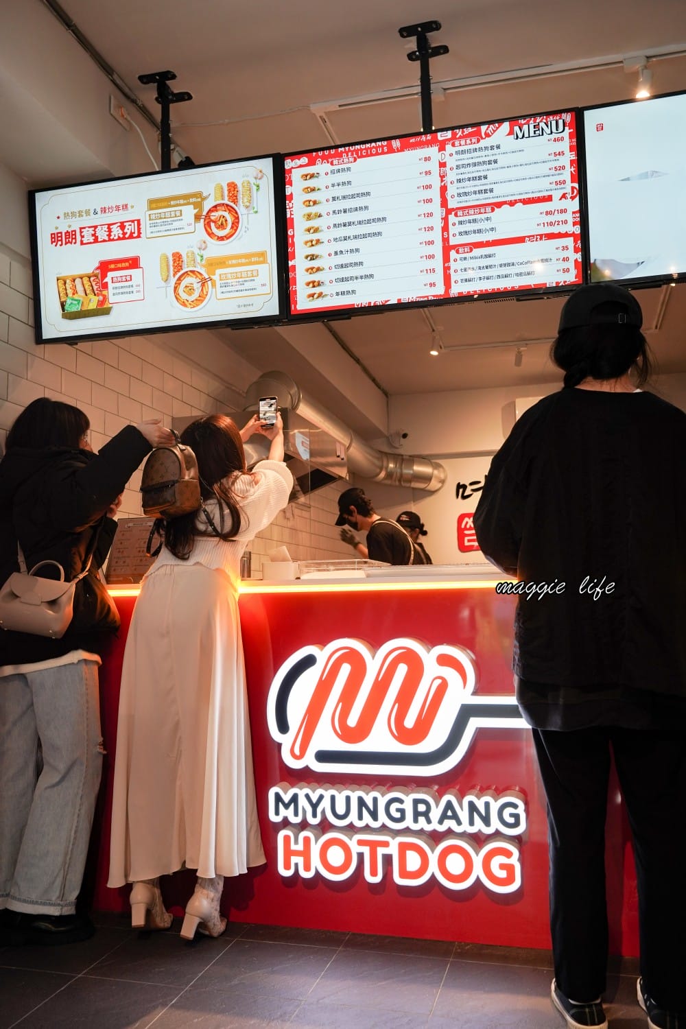 韓國明朗熱狗｜明朗時代米熱狗是韓國第一的街頭小吃，菜單，現點現做馬鈴薯起司超級簽絲好吃，台灣第一家開幕拉