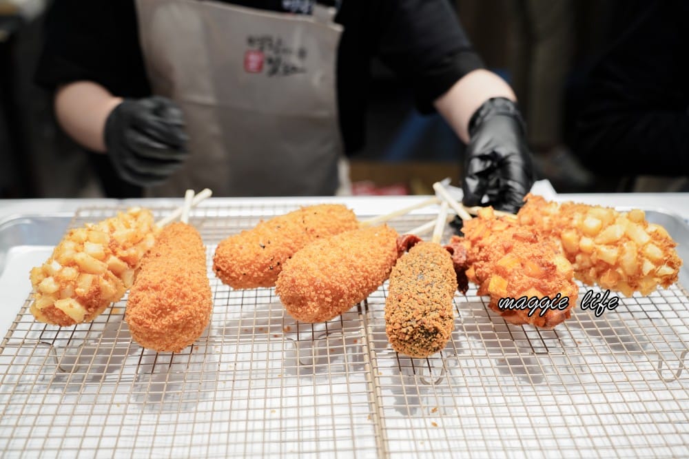 韓國明朗熱狗｜明朗時代米熱狗是韓國第一的街頭小吃，菜單，現點現做馬鈴薯起司超級簽絲好吃，台灣第一家開幕拉