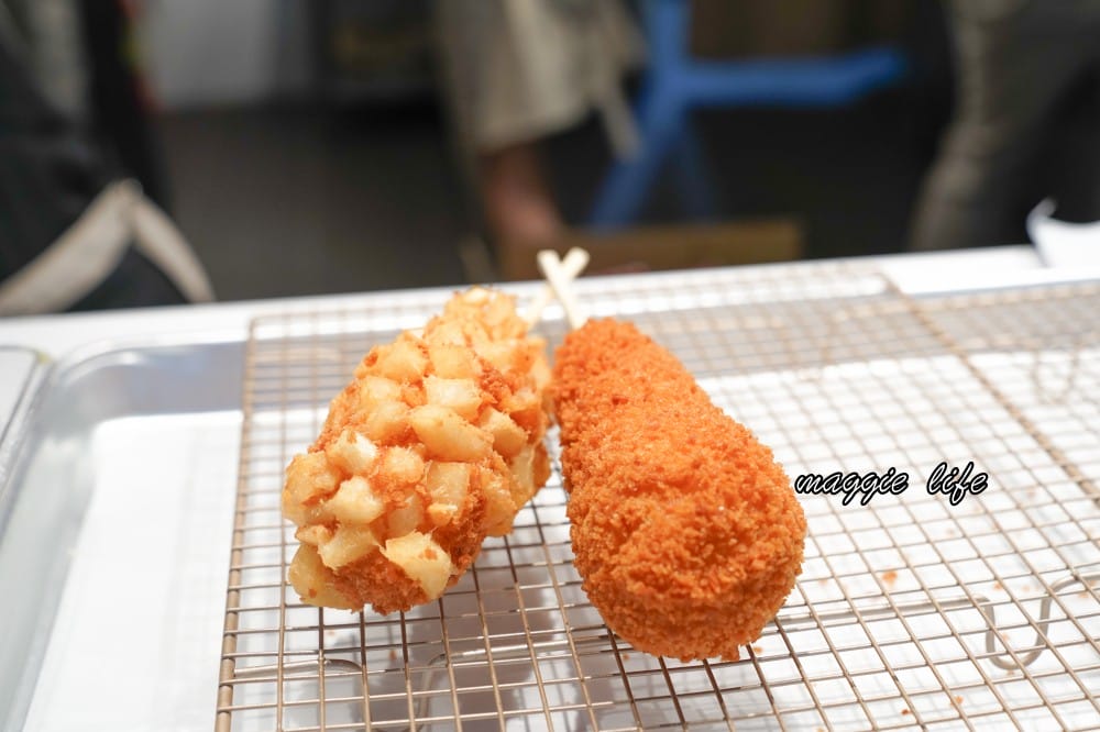 韓國明朗熱狗｜明朗時代米熱狗是韓國第一的街頭小吃，菜單，現點現做馬鈴薯起司超級簽絲好吃，台灣第一家開幕拉