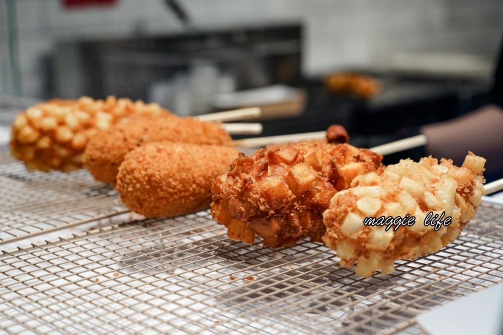 韓國明朗熱狗｜明朗時代米熱狗是韓國第一的街頭小吃，菜單，現點現做馬鈴薯起司超級簽絲好吃，台灣第一家開幕拉