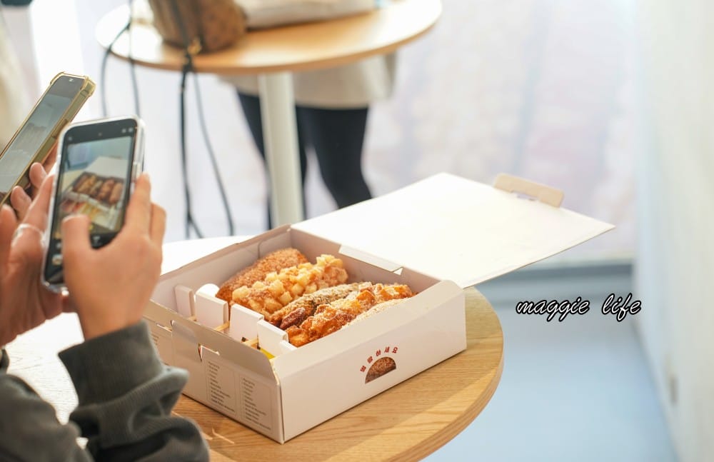 韓國明朗熱狗｜明朗時代米熱狗是韓國第一的街頭小吃，菜單，現點現做馬鈴薯起司超級簽絲好吃，台灣第一家開幕拉