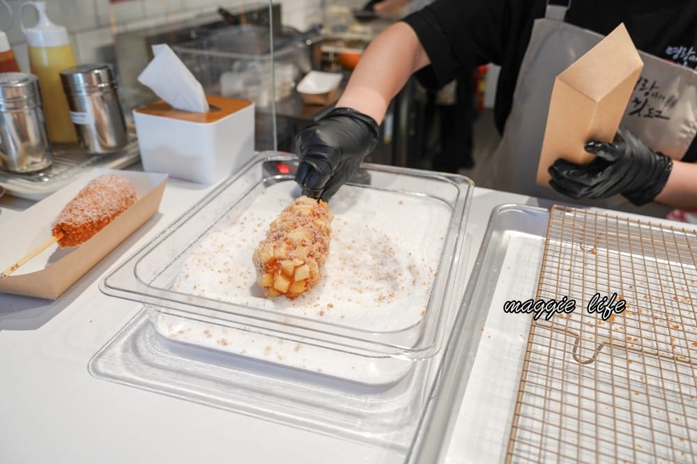 韓國明朗熱狗｜明朗時代米熱狗是韓國第一的街頭小吃，菜單，現點現做馬鈴薯起司超級簽絲好吃，台灣第一家開幕拉