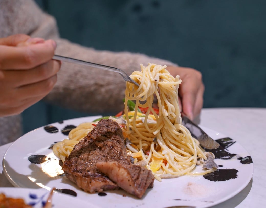 HOVII CAFE ｜高雄福華飯店網美咖啡廳，飯店主廚套餐超讚，下午茶手作蛋糕必吃（菜單）