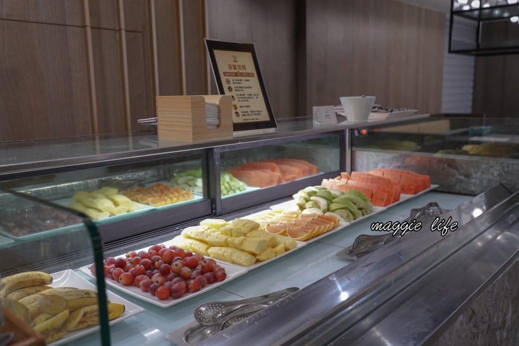 高雄福華大飯店早餐吃到飽，五星級高雄福華麗香苑自助早餐吃到飽，早餐就有海根達斯，直接吃3.5個小時（菜單）