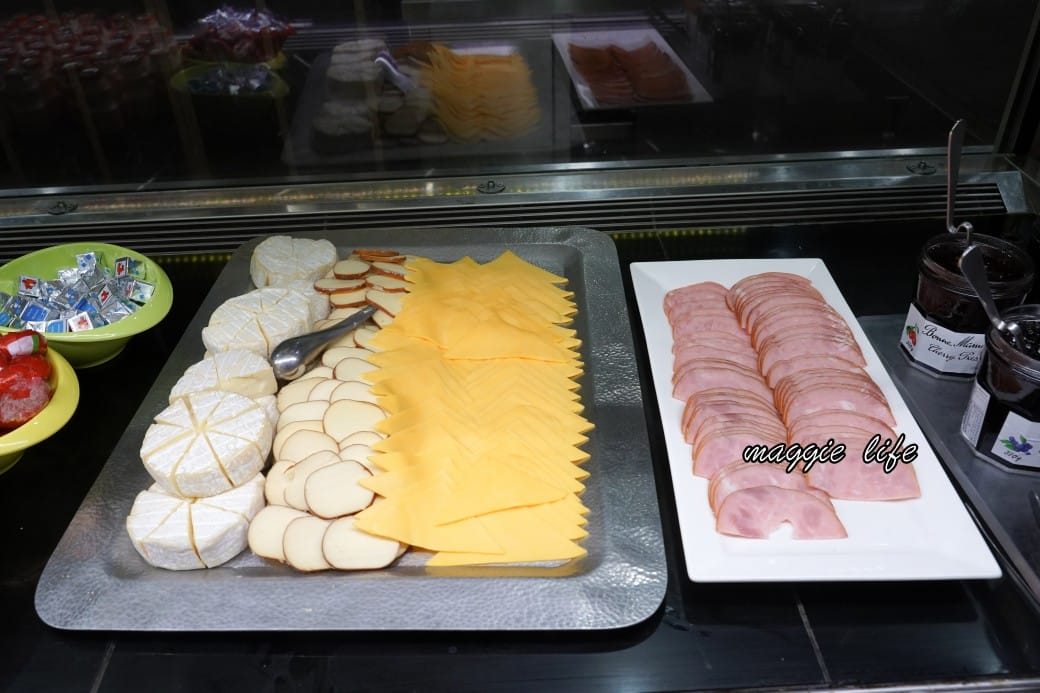 高雄福華大飯店早餐吃到飽，五星級高雄福華麗香苑自助早餐吃到飽，早餐就有海根達斯，直接吃3.5個小時（菜單）