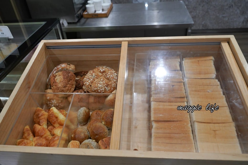 高雄福華大飯店早餐吃到飽，五星級高雄福華麗香苑自助早餐吃到飽，早餐就有海根達斯，直接吃3.5個小時（菜單）