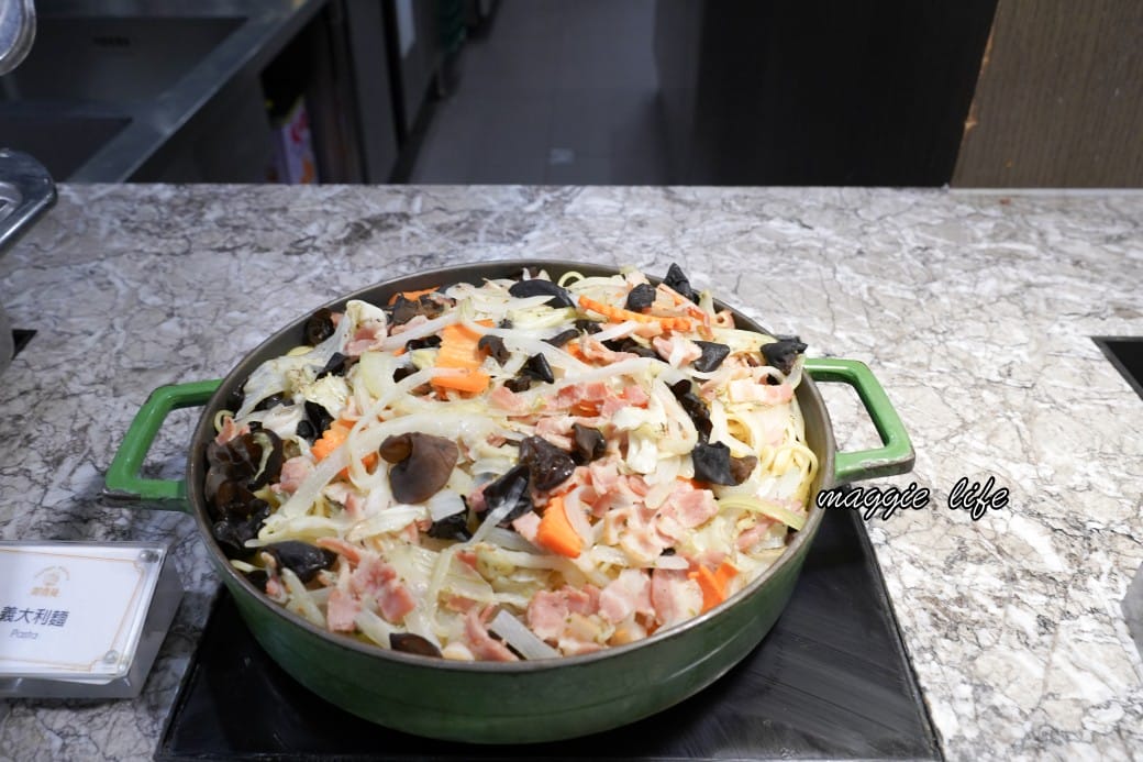 高雄福華大飯店早餐吃到飽，五星級高雄福華麗香苑自助早餐吃到飽，早餐就有海根達斯，直接吃3.5個小時（菜單）