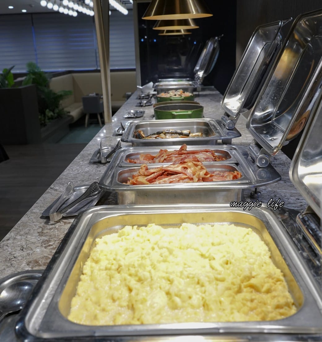 高雄福華大飯店早餐吃到飽，五星級高雄福華麗香苑自助早餐吃到飽，早餐就有海根達斯，直接吃3.5個小時（菜單）