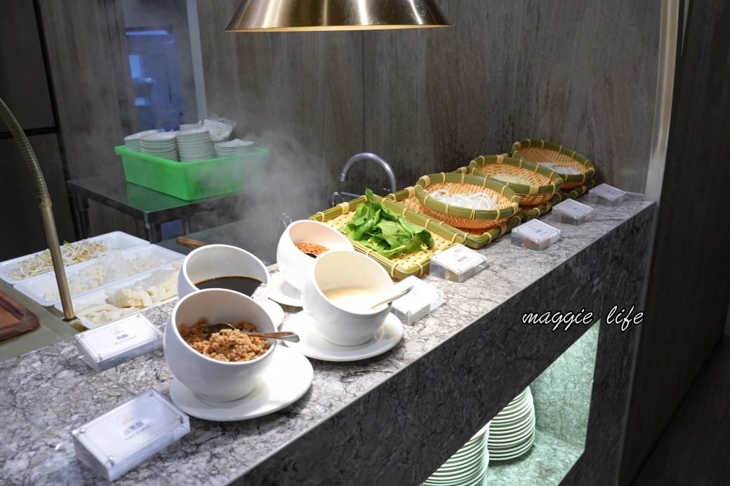 高雄福華大飯店早餐吃到飽，五星級高雄福華麗香苑自助早餐吃到飽，早餐就有海根達斯，直接吃3.5個小時（菜單）